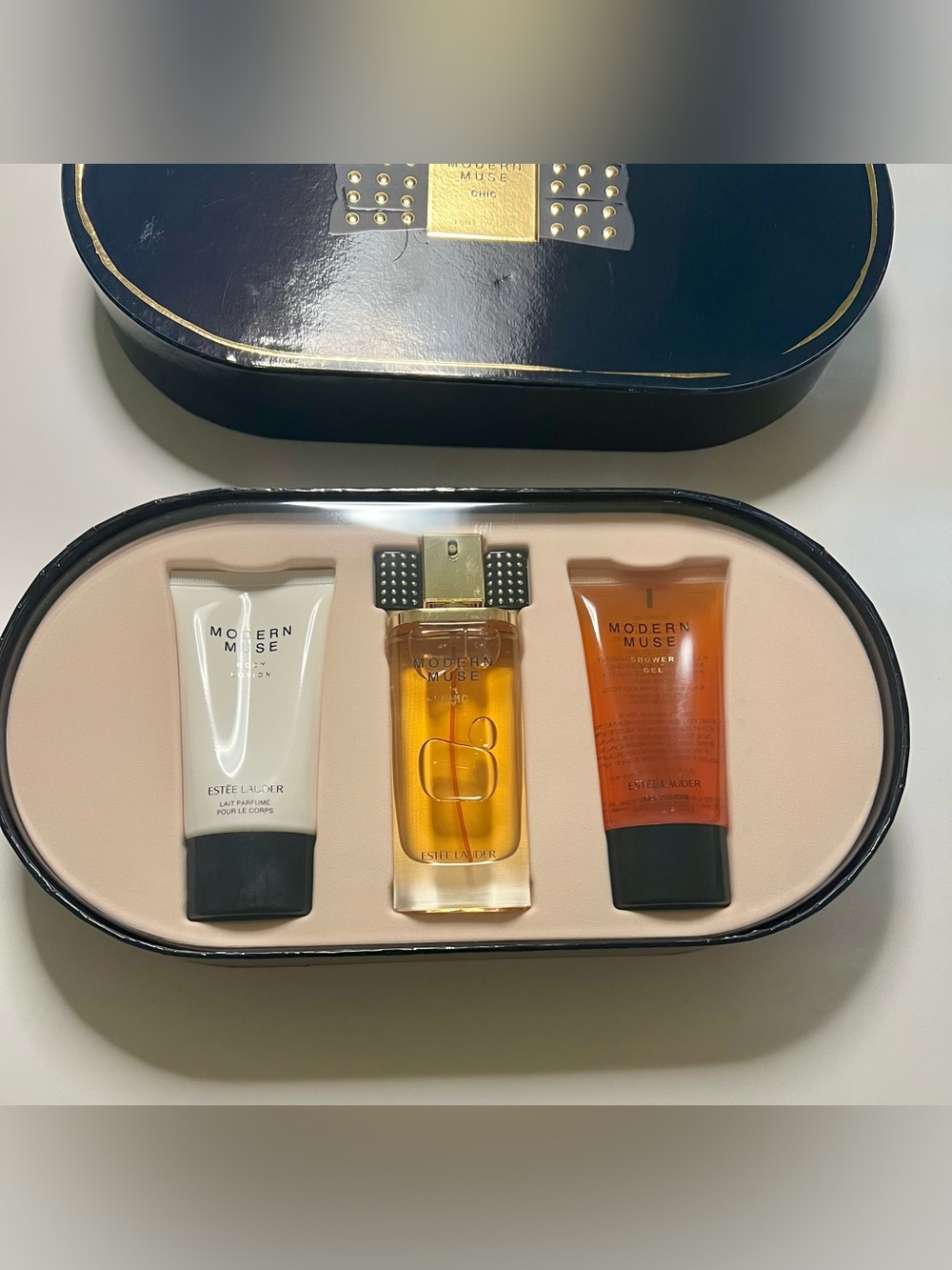 New Estée Lauder Modern Muse 3Pc Set Gift 1.7Oz Eau de Perfume Lotion Shower Gel